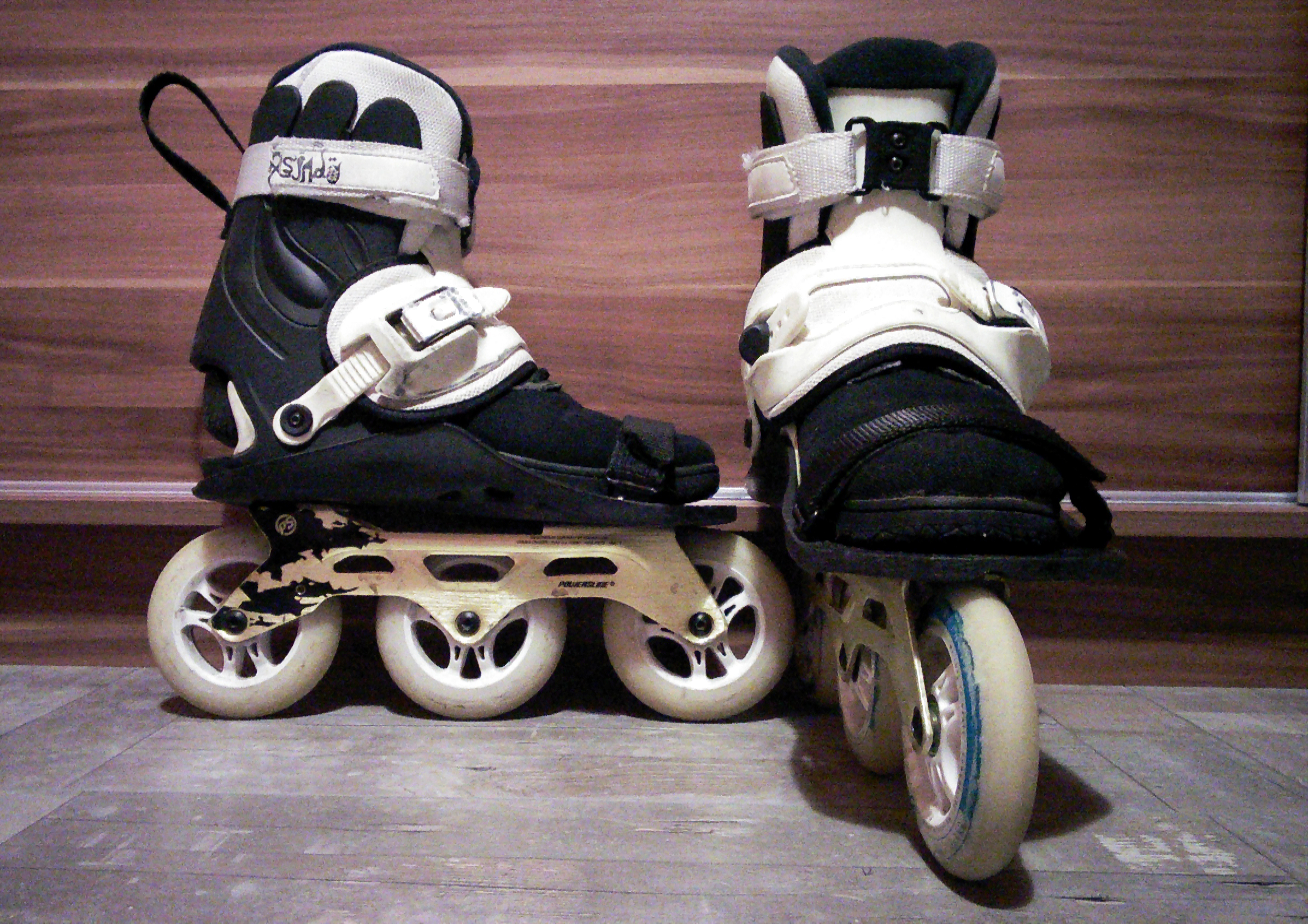3 wheeler skates This game is great fun and its really cool. 